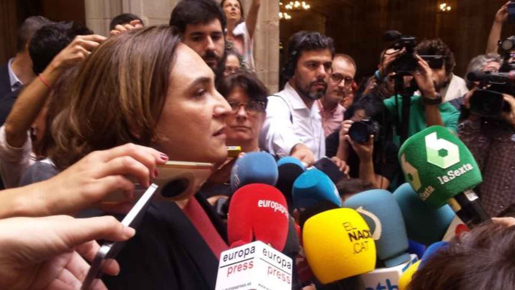 Ada Colau, alcaldesa de Barcelona atendiendo a los medios en una imagen anterior / EP