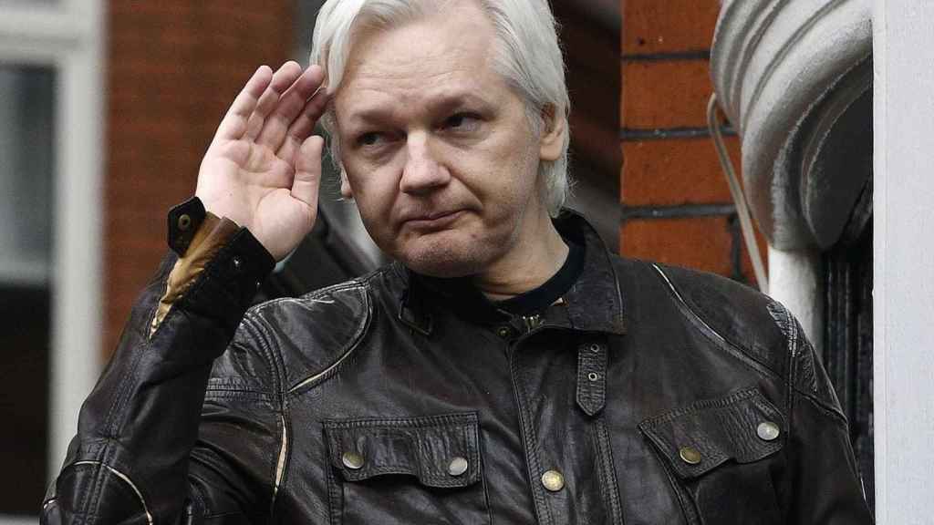 Ecuador prohíbe a Assange usar Twitter por sus declaraciones políticas