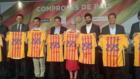 Agustí Benedito, Josep Maria Bartomeu, Jordi Sànchez (ANC), Xavier Vinyals (Plataforma pro Seleccions), Muriel Casals (Òmnium), Gerard Esteva (UFEC), Joan Laporta y Toni Freixa