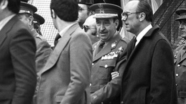 Alfonso Armada abandona el Congreso, el 24 de febrero de 1981