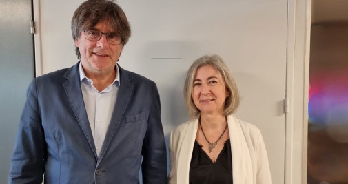 La presidenta de la ANC, Dolors Feliu, junto al expresidente de la Generalitat fugado Carles Puigdemont / TWITTER