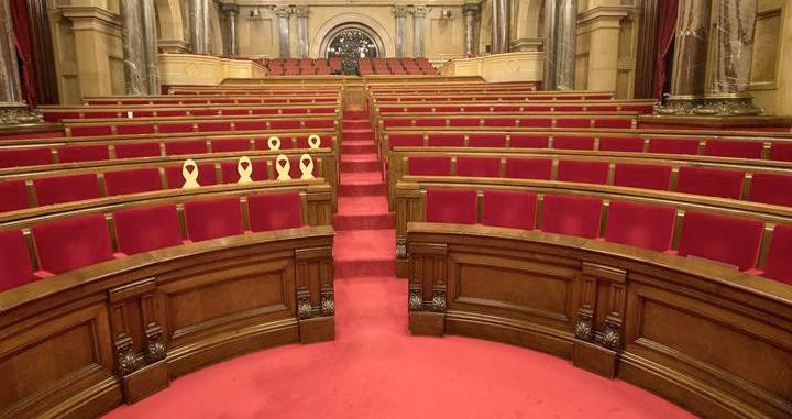 Vista del hemiciclo del Parlament, del que depende el GAIP, totalmente vacío / EFE