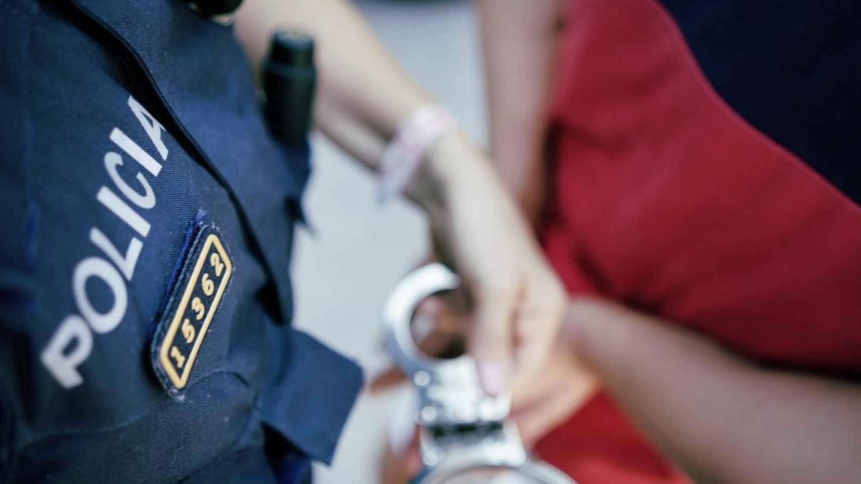 Los Mossos detienen a una persona en una imagen de archivo / EP