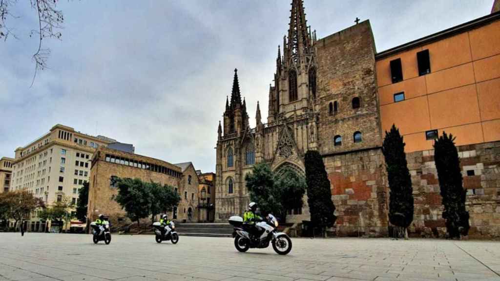 Mossos patrullan Barcelona durante el confinamiento / MOSSOS