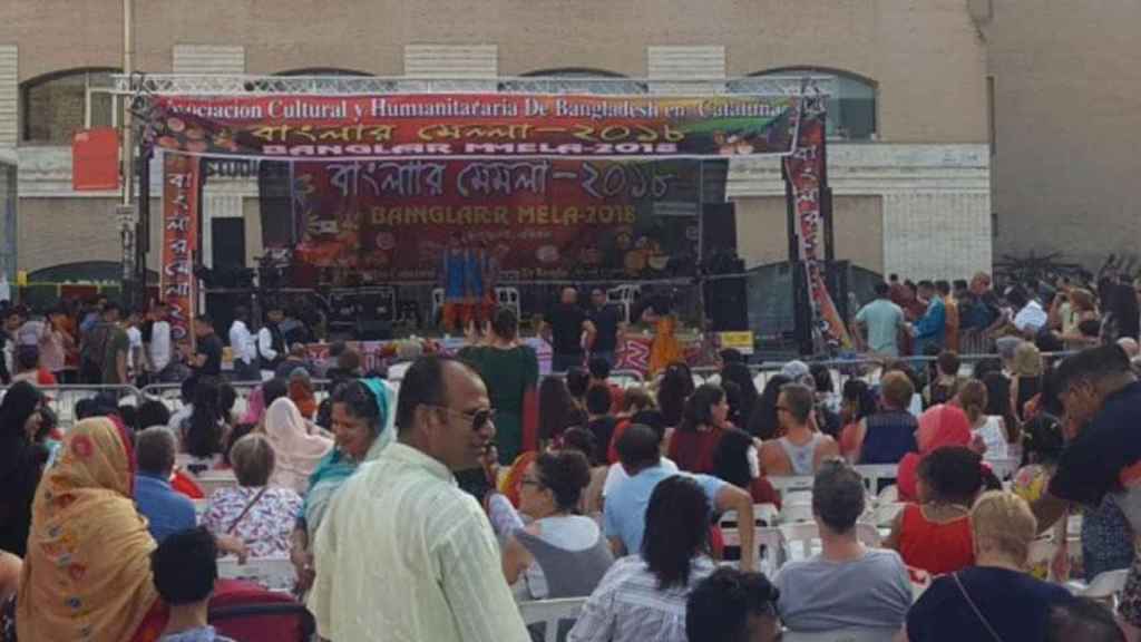 Celebración de un acto del Ramadán en una plaza de Barcelona / AICI