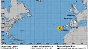 Gráfico de la Administración NOAA, difundido por la AEMET, sobre la progresión esperada del huracán 'Leslie' / EFE