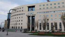 Una foto de archivo del Palacio de la Justicia de Navarra donde se produjo el fallo con la filtración de la víctima de 'La Manada' / EP