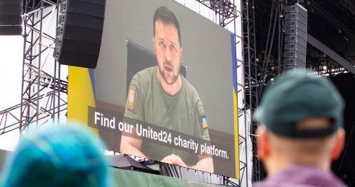 El presidente Zelenski interviene en el festival británico de Glastonbury / JON ROWLEY - EPA