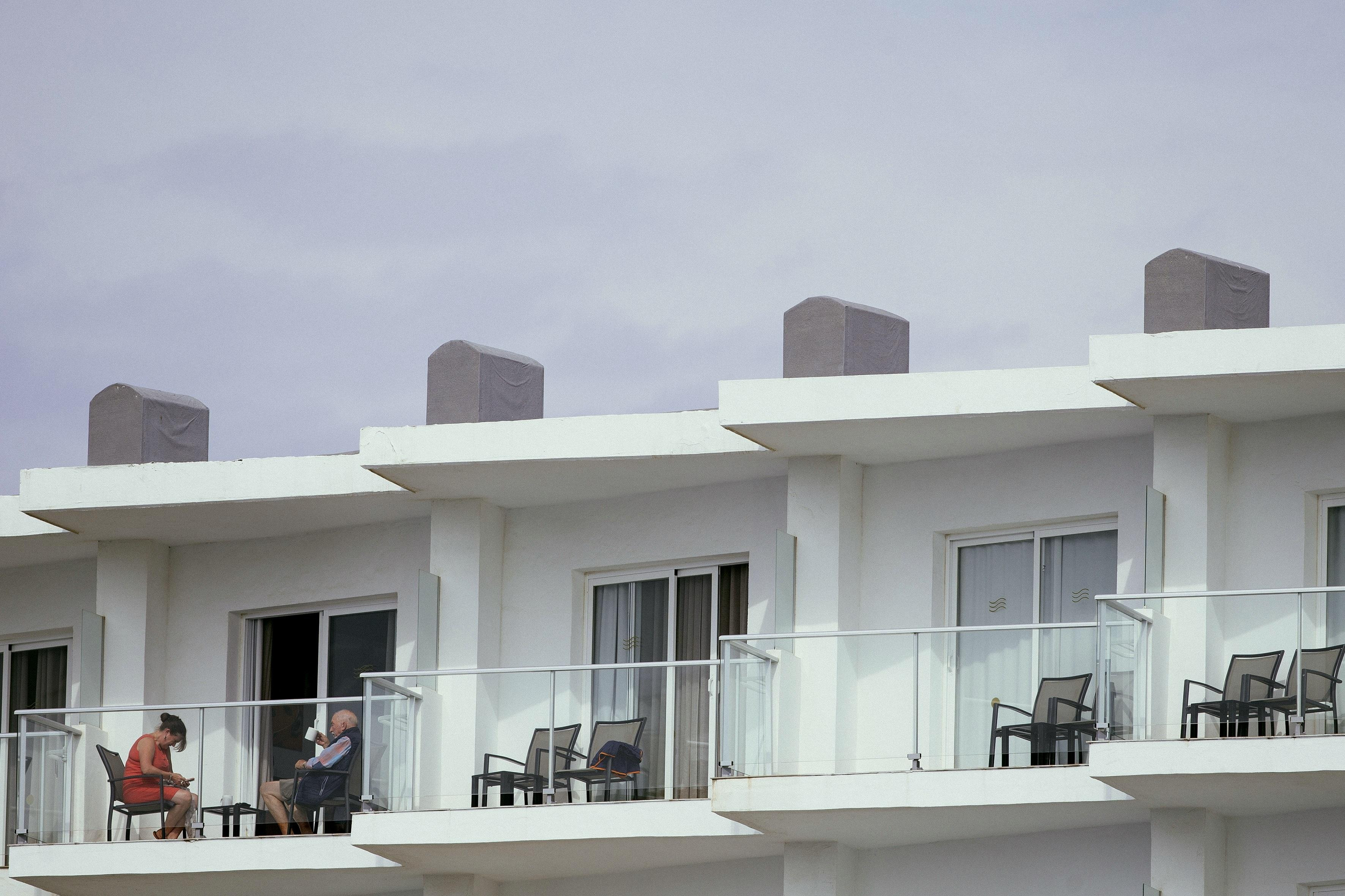 Turistas en un hotel de Torremolinos (Málaga) / EFE