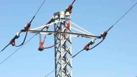 Una torre eléctrica, el transporte es una de las partes de la factura de la luz / EP