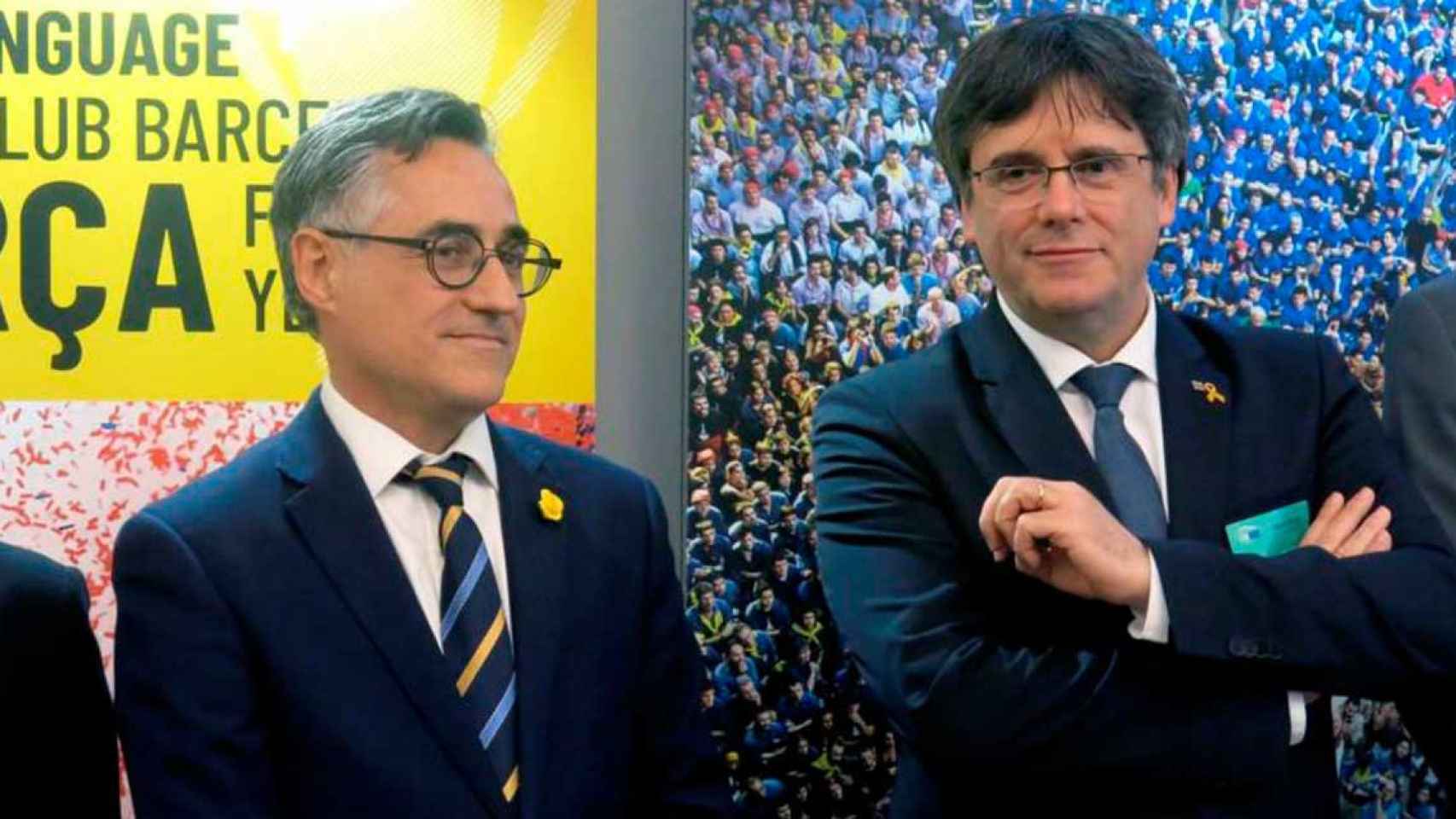 Ramon Tremosa, con Carles Puigdemont, en una exposición en Bruselas, en 2019 / EFE