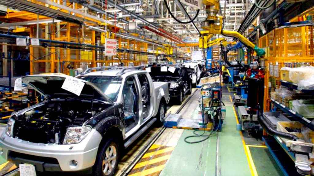 Interior de la fábrica de Nissan en la Zona Franca de Barcelona / EFE