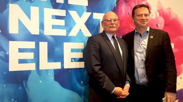 John Hoffman (i), consejero delegado de GSMA, y Michael O'Hara (i), responsable de márketing de la patronal del móvil en la presentación del MWC de Barcelona / CG