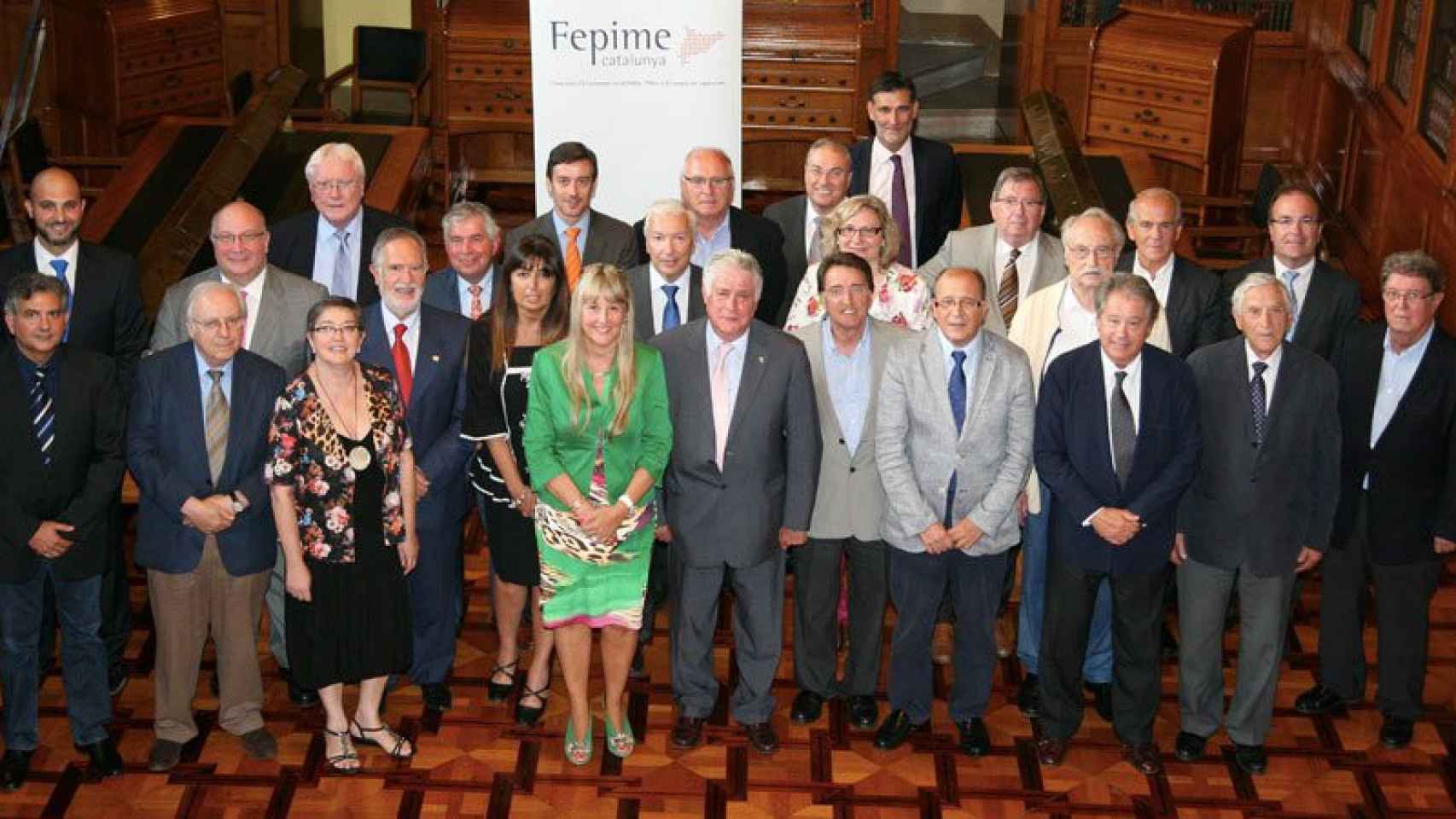 María Helena de Felipe (centro), presidenta de Fepime, con la junta directiva de la patronal