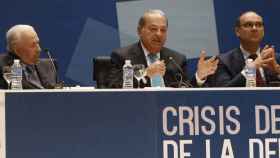 El empresario mexicano Carlos Slim (centro) en la sesión inaugural del encuentro del Circulo de Montevideo en Alicante