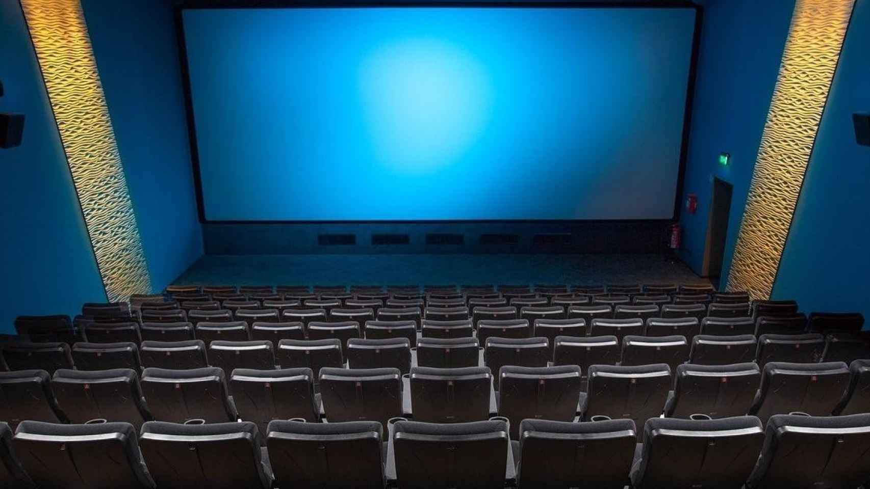 Sala de cine vacía / Alfred Derks EN PIXABAY