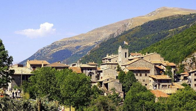 Vista de uno de los pueblos rurales de Catalunya / PIXABAY