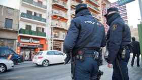 Dos agentes de la Policía Nacional en una imagen de archivo prisión