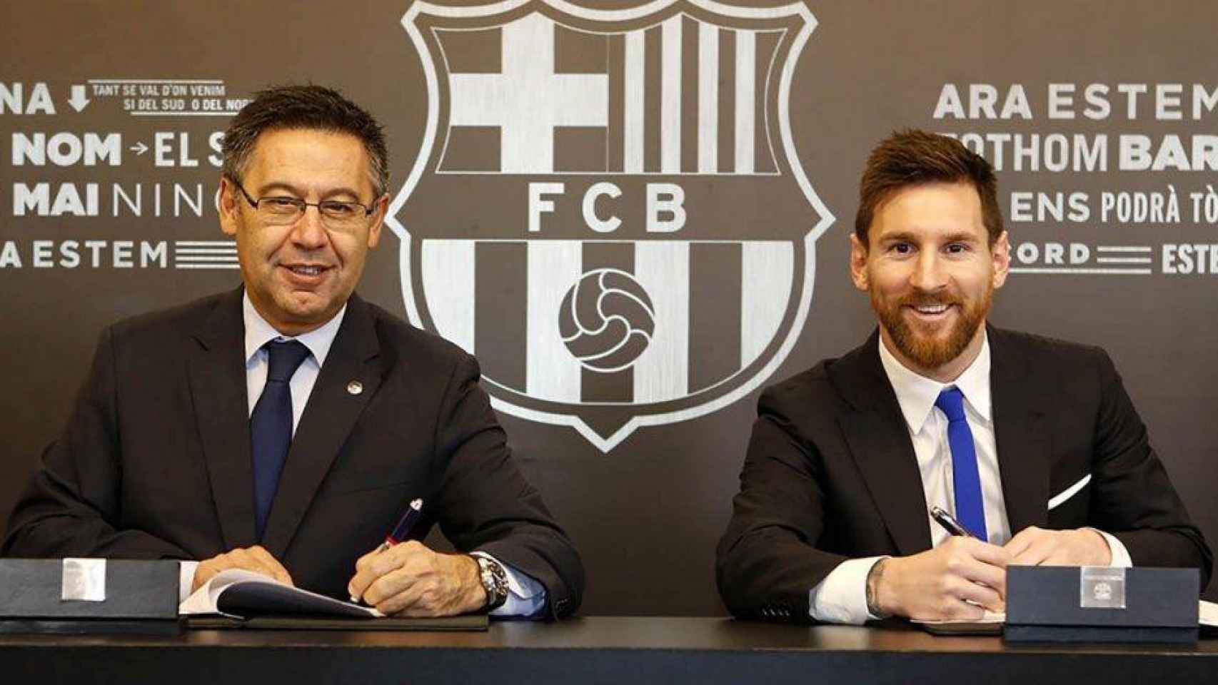 Josep Maria Bartomeu y Leo Messi firman la última renovación de contrato del argentino / FCB