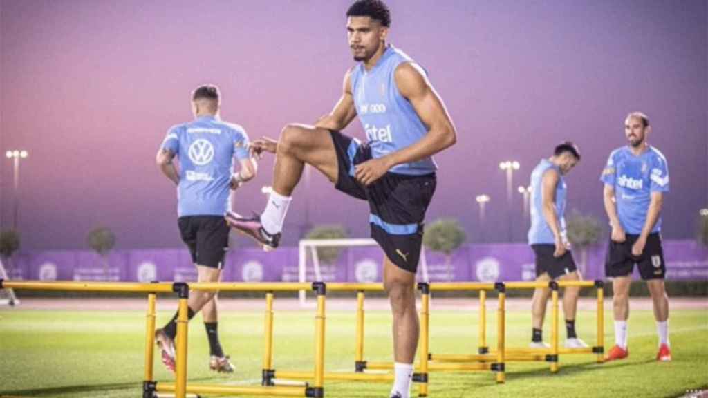 Ronald Araujo ya se ejercita con Uruguay de cara al Mundial de Qatar / AUF