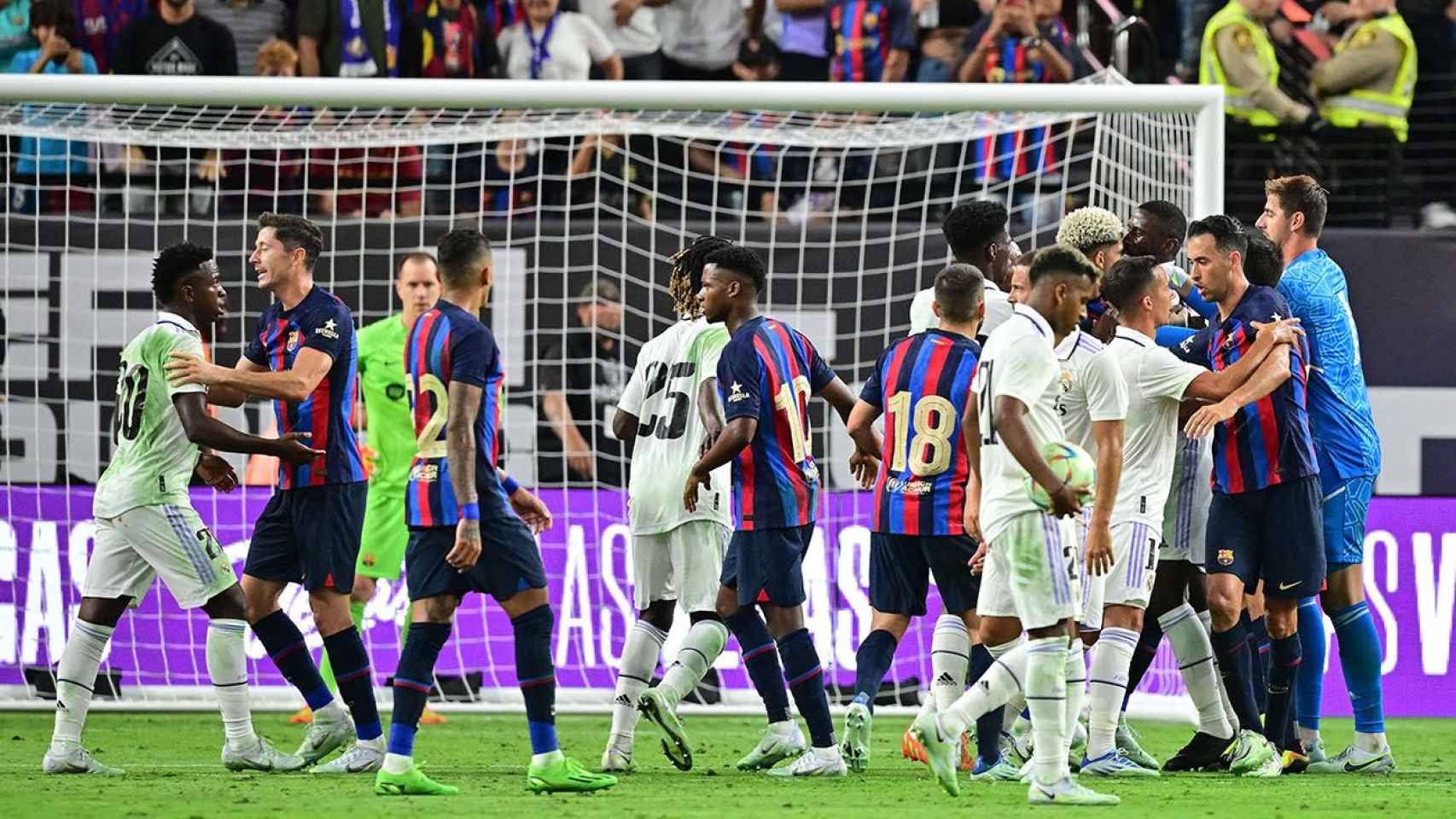 Así fue la tangana entre Barça y Madrid en el clásico de Las Vegas / REDES