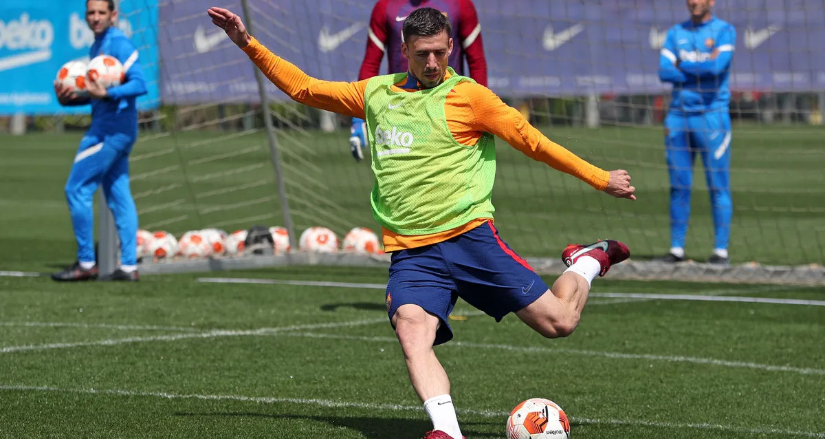 Clement Lenglet, en una sesión de entrenamiento del Barça / FCB