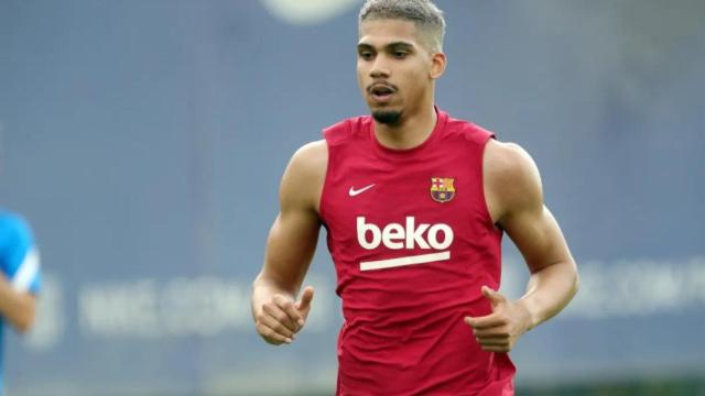 Ronald Araujo se entrena con el primer equipo tras su regreso / FCB