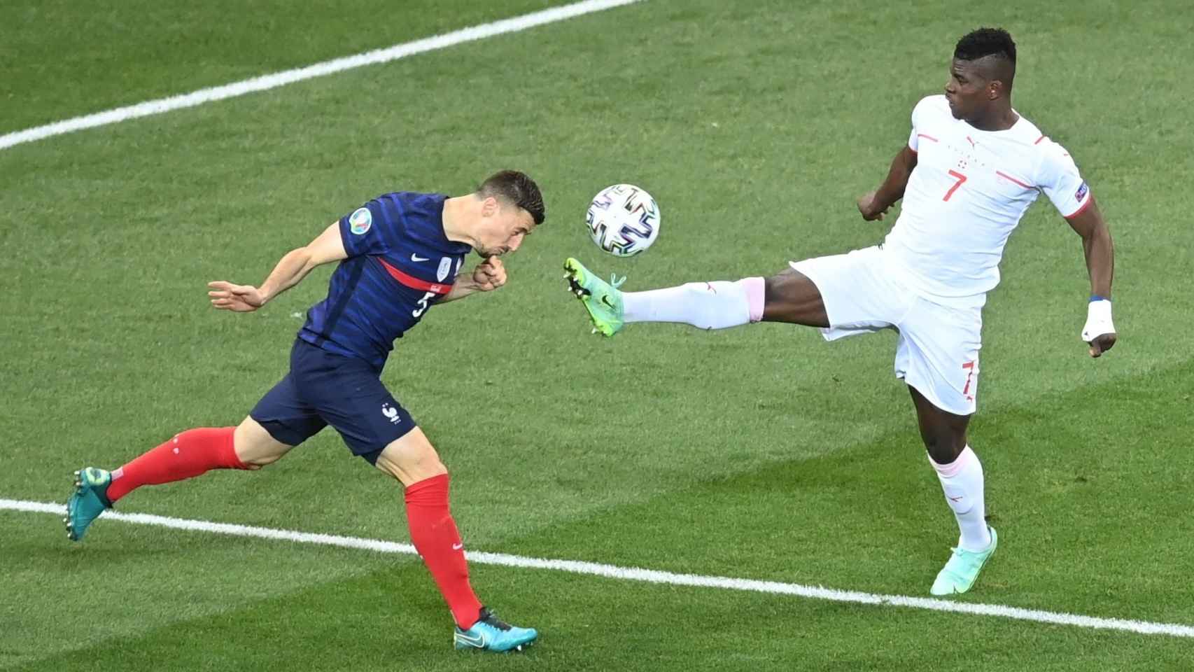 Clement Lenglet en una acción del partido entre Francia y Suiza, en la Eurocopa / EFE