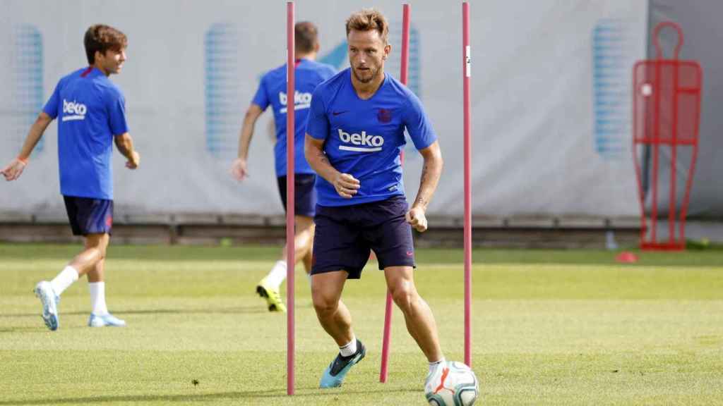 Rakitic en un entrenamiento del Barça / FC Barcelona