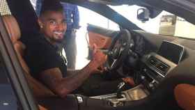 Una foto de Kevin-Prince Boateng en uno de sus lujosos coches