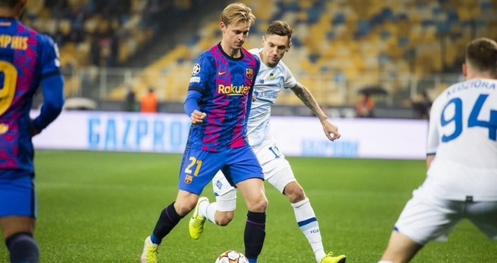 Frenkie de Jong ante el Dinamo / FCB