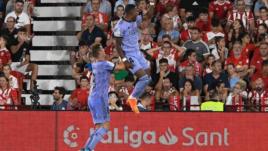 El Real Madrid remonta y se lleva los tres puntos ante el Almería / EFE