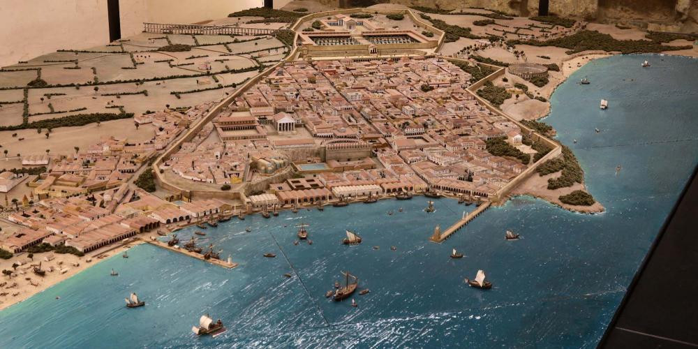 Maqueta con una simulación de cómo debió ser la primitiva ciudad romana de Tarraco / WORLD HERITAGE