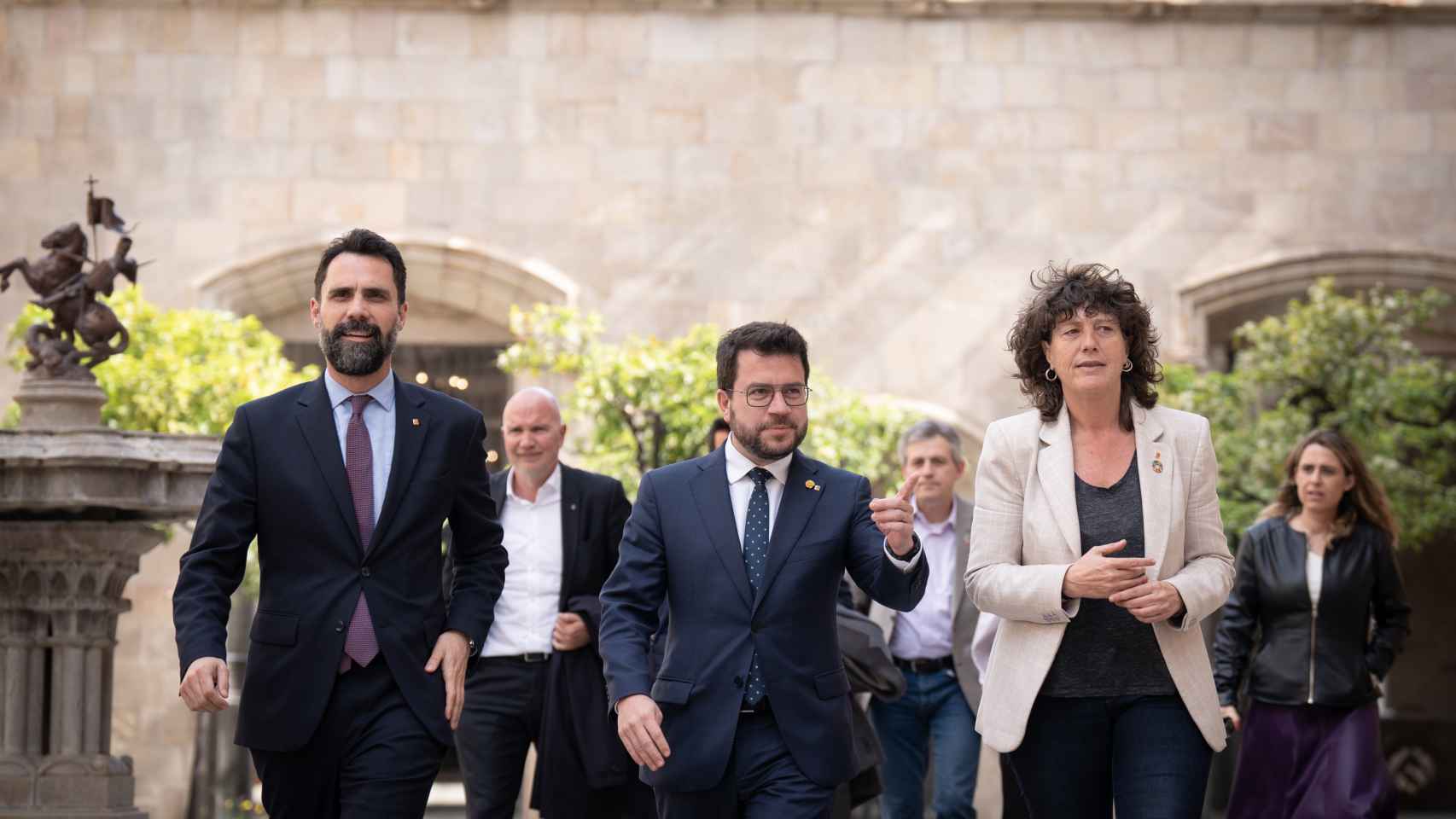 El conseller de Empresa, Roger Torrent; el presidente de la Generalitat, Pere Aragonès, y la consellera de Acción Climática, Teresa Jordà, a su llegada a la reunión sobre la cumbre - David Zorrakino - EUROPA PRESS