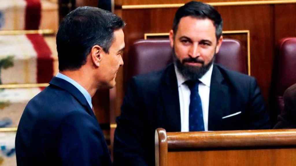 Santiago Abascal, presidente de Vox y diputado en el Congreso, ante Pedro Sánchez, presidente del Gobierno / EFE