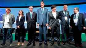 Xavier Domènech (CeC), Inés Arrimadas (C's), Antón Costas (Círculo), Xavier García-Albiol (PP), Sergi Sabrià (ERC), Lluís Font (JxCat) y Miquel Iceta (PSC) en el Círculo de Economía, donde han apostado por un pacto interno / EFE