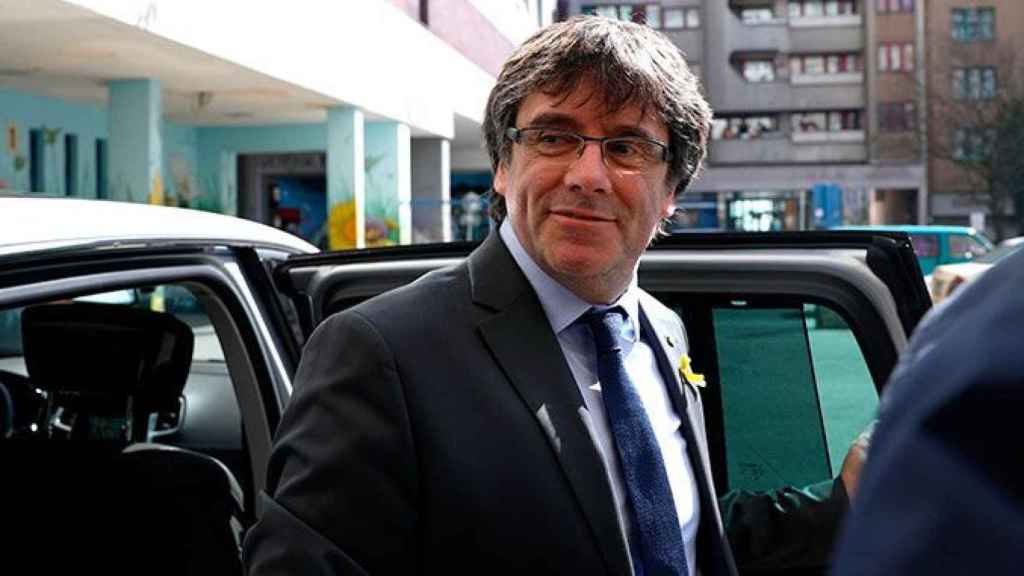 Carles Puigdemont, expresidente de la Generalitat, tras abandonar la cárcel alemana / EFE