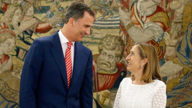 El Rey, Felipe VI, y la presidenta del Congreso, Ana Pastor, en una imagen de archivo / CG