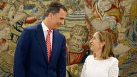 El Rey, Felipe VI, y la presidenta del Congreso, Ana Pastor, en una imagen de archivo / CG