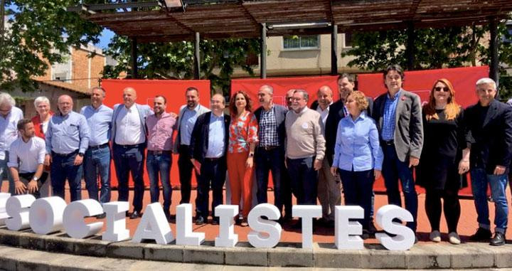 La ministra de Hacienda en funciones, María Jesús Montero (c), con los representantes del PSC en Montmeló / PSC