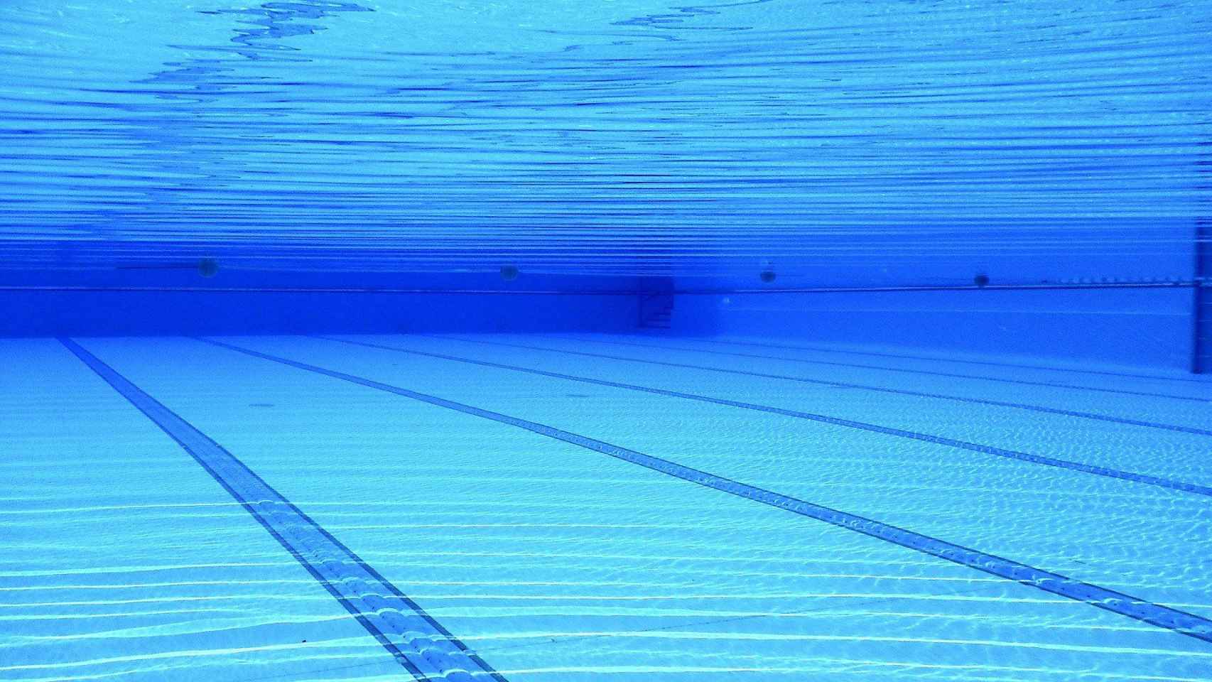 Una de las piscinas de España, vacía, a la espera de su reapertura / CG