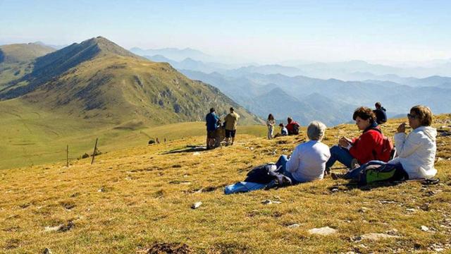 Participantes en la ruta 'Sierra de Monasterios' / EXPERIENCE CATALUNYA