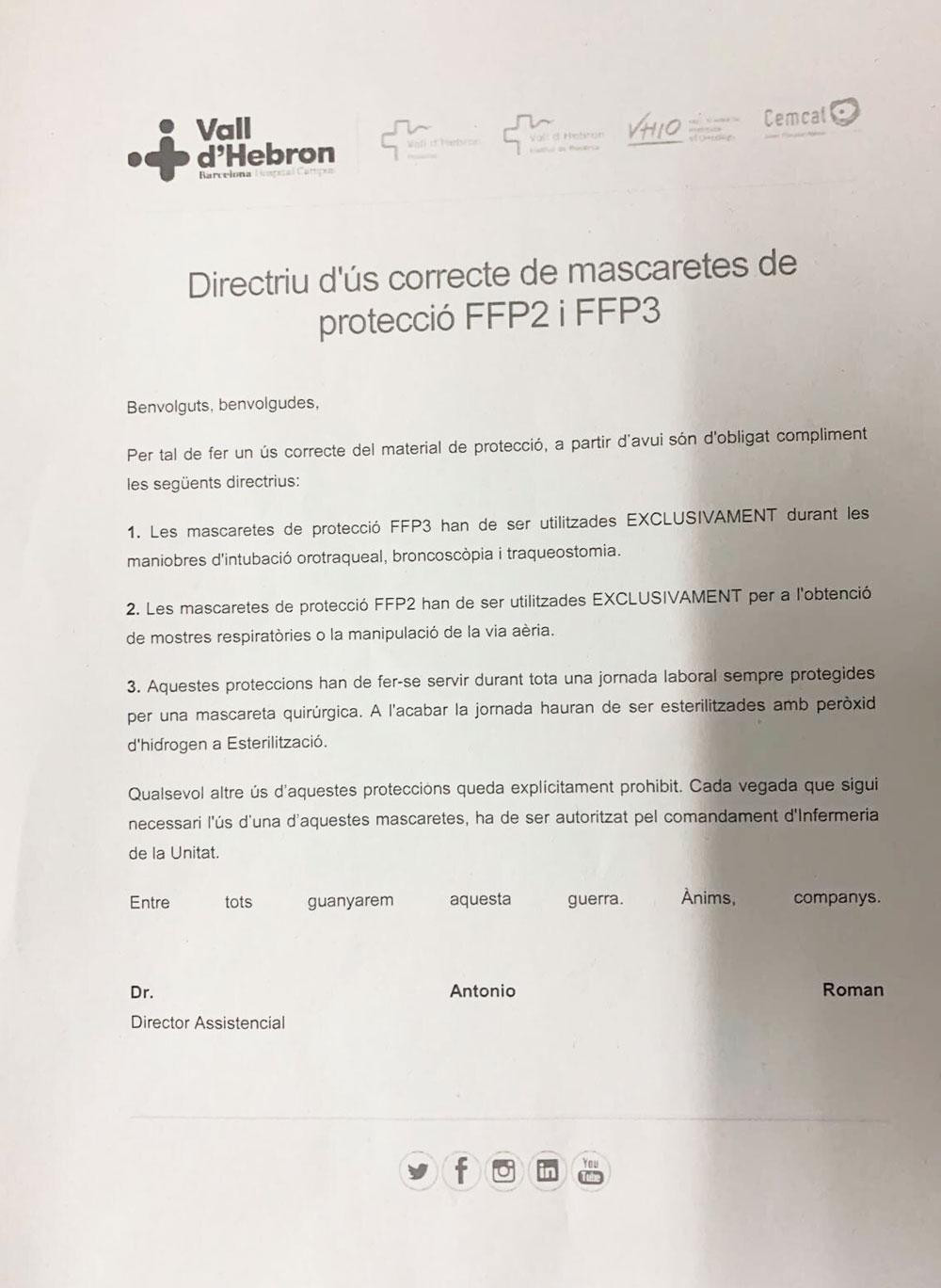 Imagen de la limitación de mascarillas FFP en el Hospital Vall d'Hebron, el que ha visitado Ada Colau con este material / CG