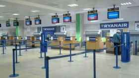 Mostradores de Ryanair en el aeropuerto de Girona / CG