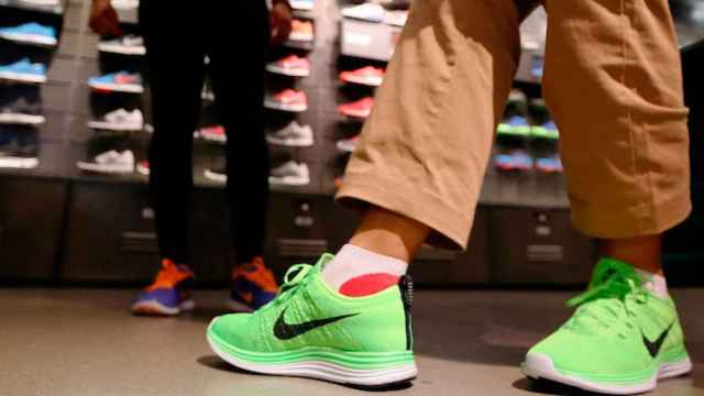 Un cliente en una tienda Nike / CG
