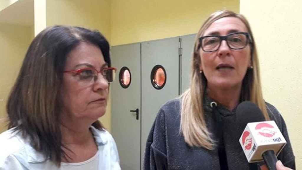 Encarna Fernández (d), secretaria general de la federación de empleados de servicios públicos de UGT, y Montse Romero (i), vicesecretaria general del área externa de la federación / EP