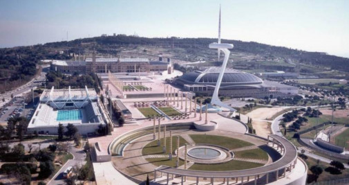 Panorámica de la explanada de la Anilla Olímpica / PALAU SANT JORDI