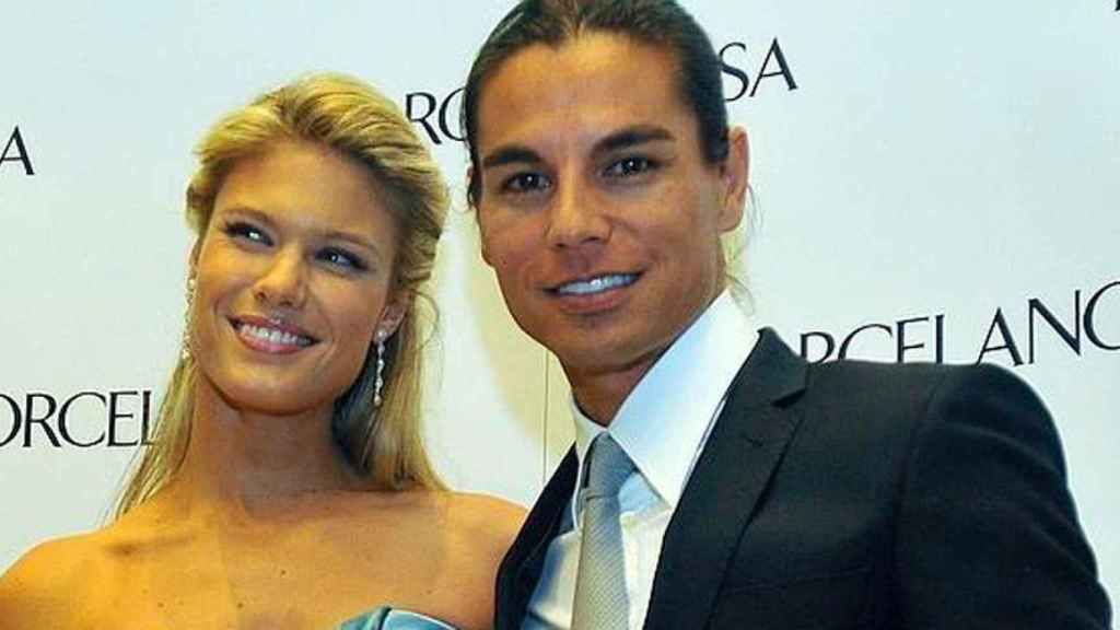 Julio Iglesias Jr junto a su mujer Charisse Verhaert en un acto promocional de Porcelanosa / EFE