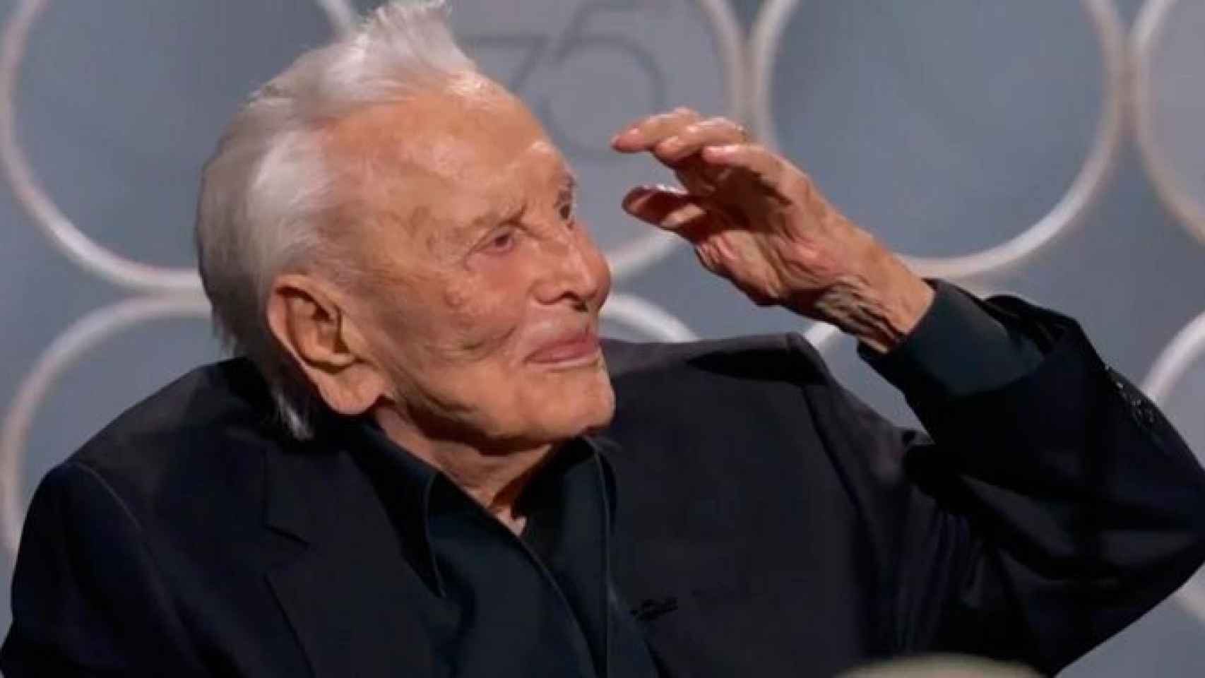 Kirk Douglas, a sus 102 años, es el primer famoso que puede morir en 2018 según 'The Death List' / CD