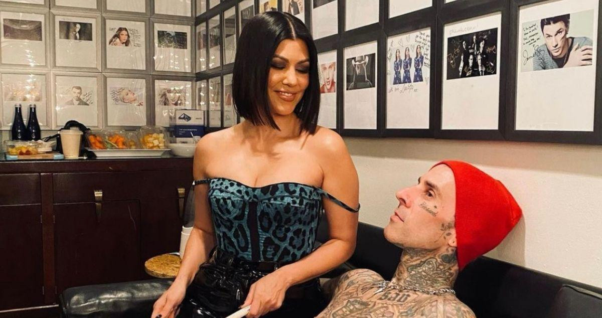 Kourtney Kardashian y Travis Barker en Instagram / @kourtneykardash